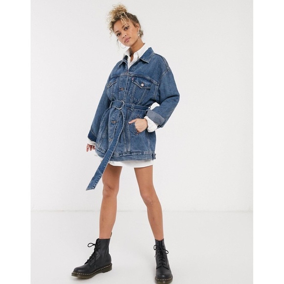 NWT Levi's Belted Trucker Jacket in Mid Blue - Picture 2 of 7